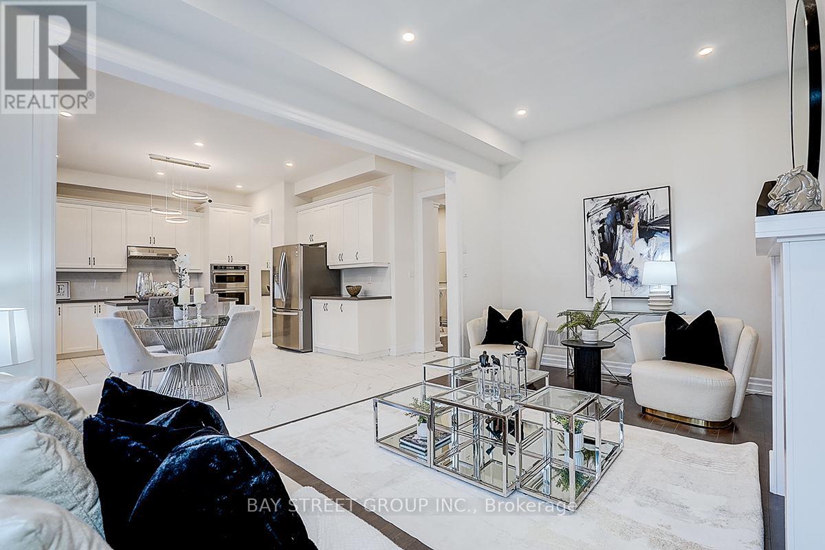 14 Botelho Circle, Aurora, Ontario  L4G 3X3 - Photo 11 - N12516722