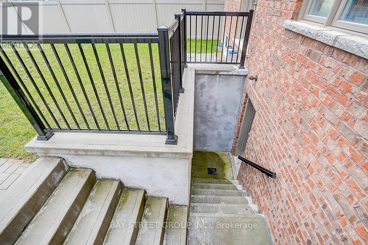 14 Botelho Circle, Aurora, Ontario  L4G 3X3 - Photo 43 - N12516722