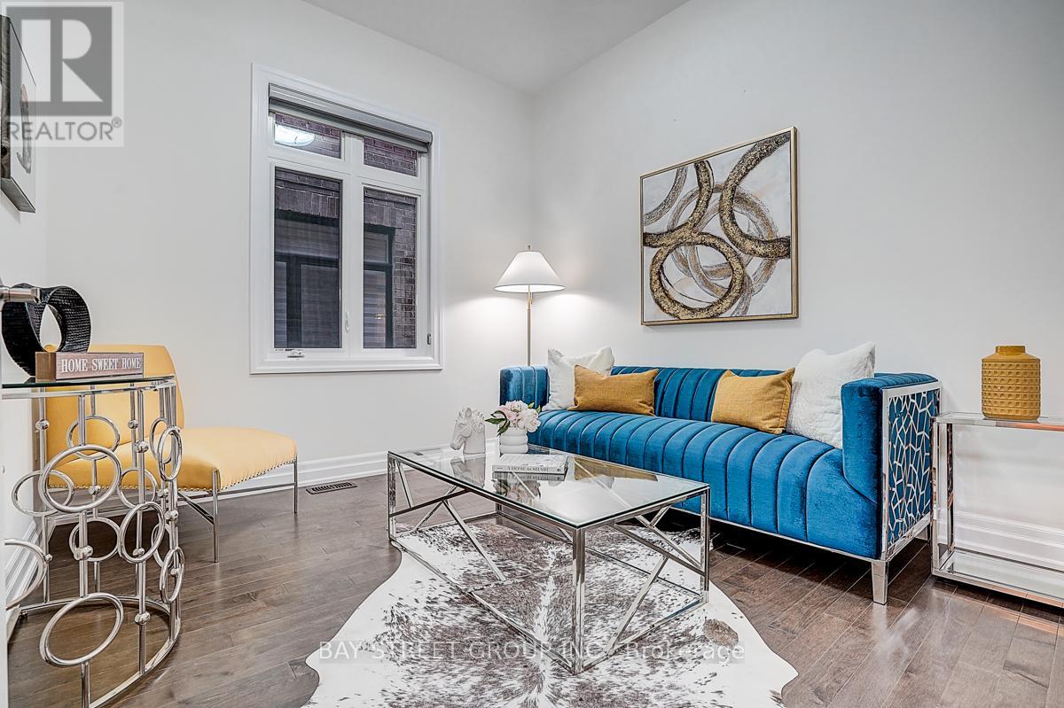 14 Botelho Circle, Aurora, Ontario  L4G 3X3 - Photo 6 - N12516722