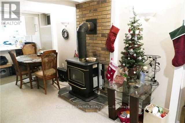 20 Johnson Road, Aurora, Ontario  L4G 2A2 - Photo 2 - N12516738