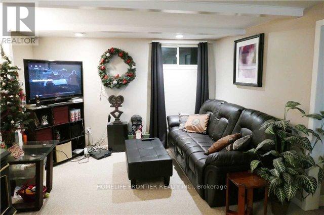 20 Johnson Road, Aurora, Ontario  L4G 2A2 - Photo 3 - N12516738