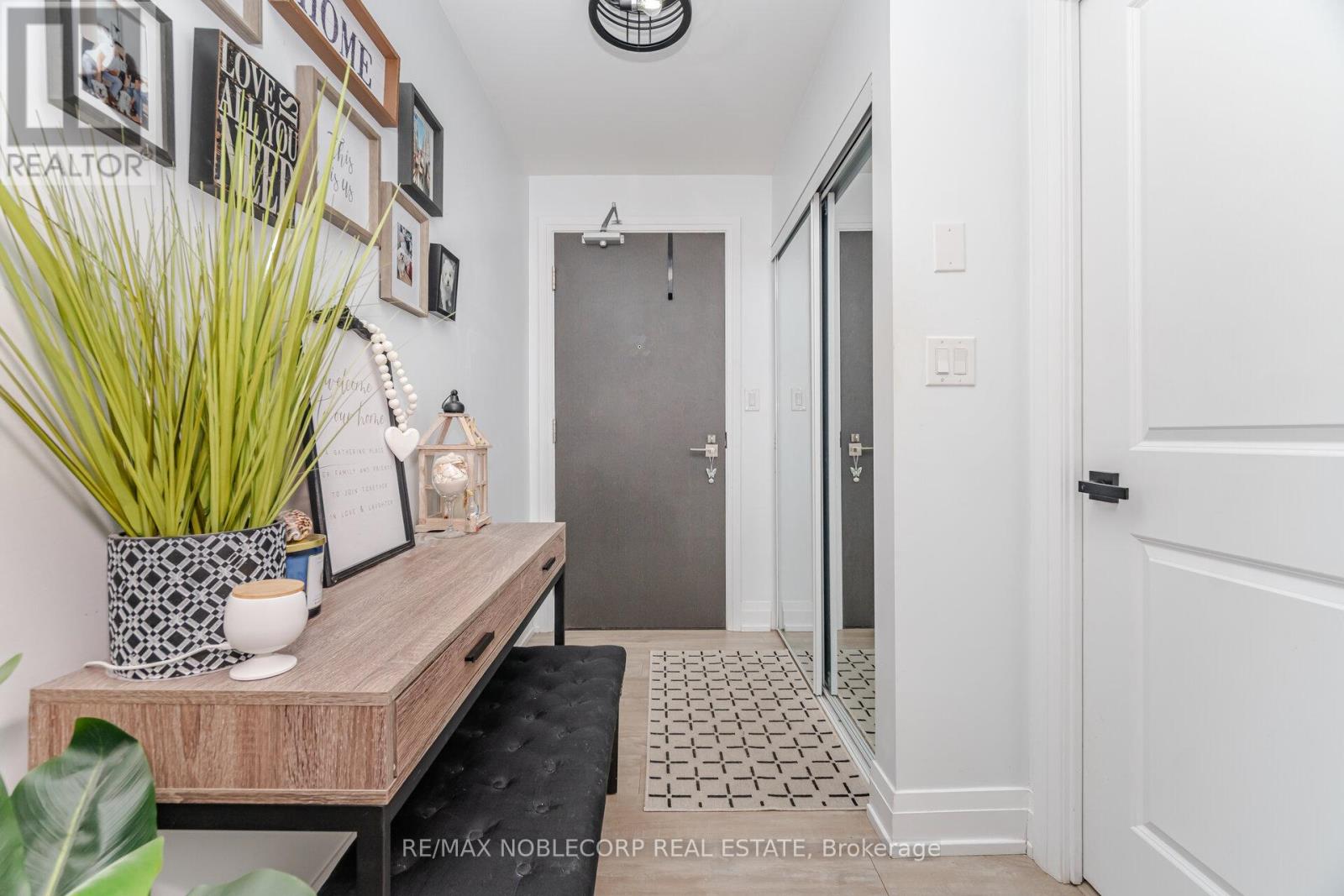 1505 - 3700 Highway 7 Road, Vaughan, Ontario  L4L 0G8 - Photo 4 - N12516886