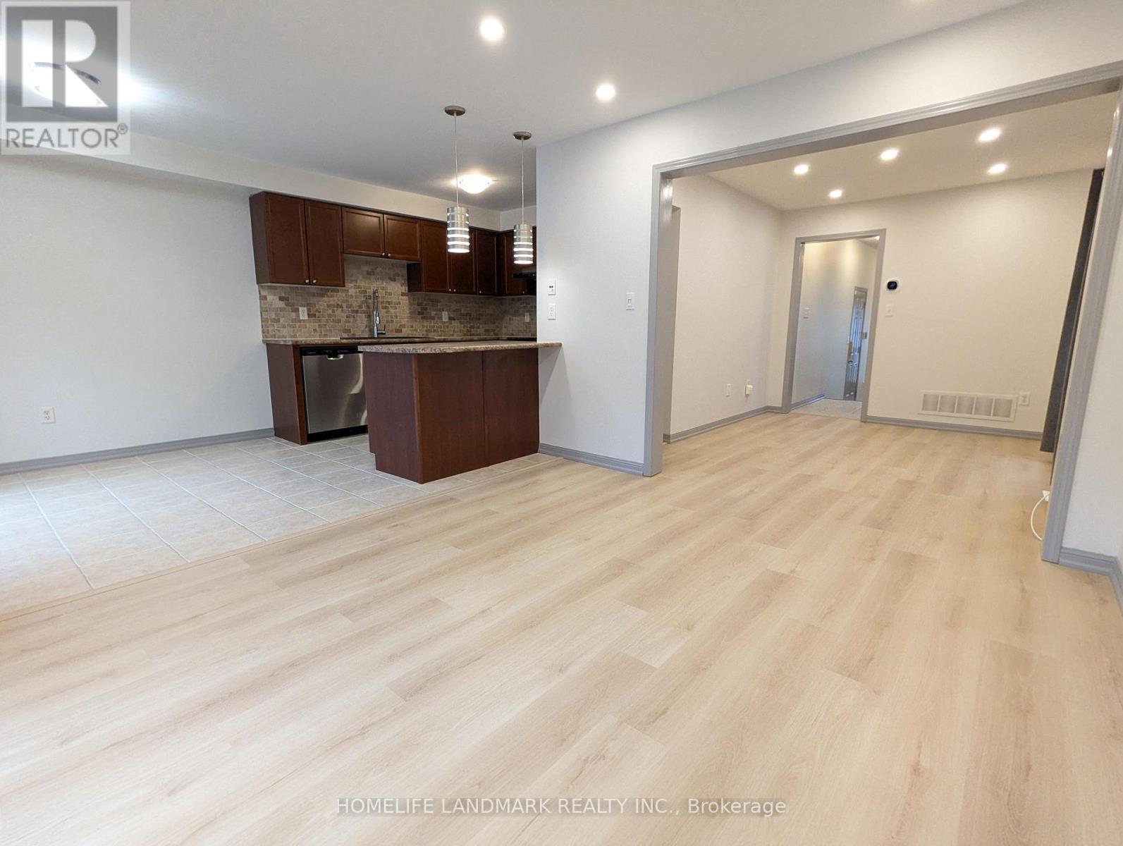 27 Walter Sangster Road, Whitchurch-Stouffville, Ontario  L4A 0J5 - Photo 12 - N12516972