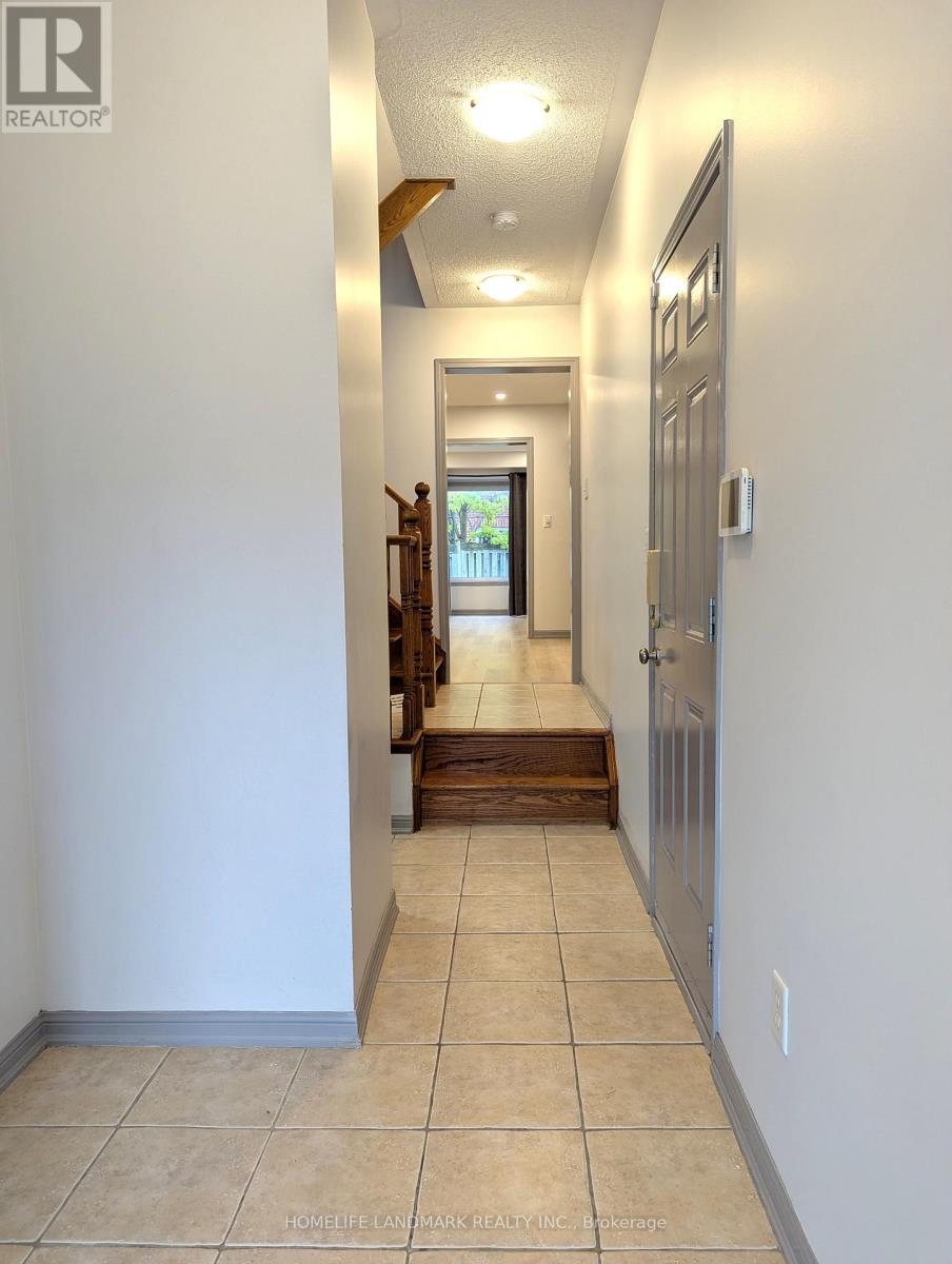 27 Walter Sangster Road, Whitchurch-Stouffville, Ontario  L4A 0J5 - Photo 3 - N12516972