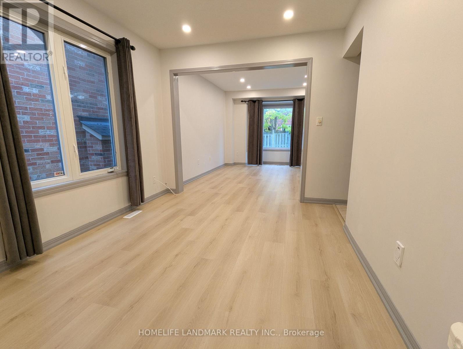 27 Walter Sangster Road, Whitchurch-Stouffville, Ontario  L4A 0J5 - Photo 4 - N12516972