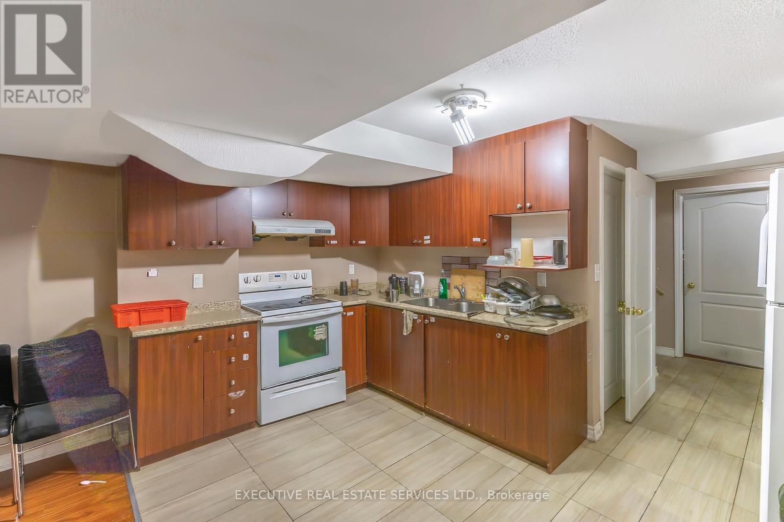 16 Sandway Drive, Brampton, Ontario  L7A 2T9 - Photo 38 - W12501342