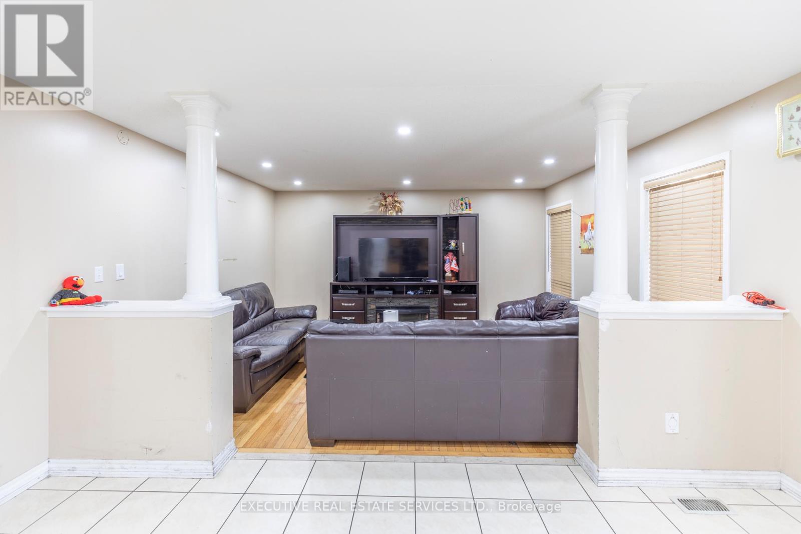 16 Sandway Drive, Brampton, Ontario  L7A 2T9 - Photo 13 - W12501342