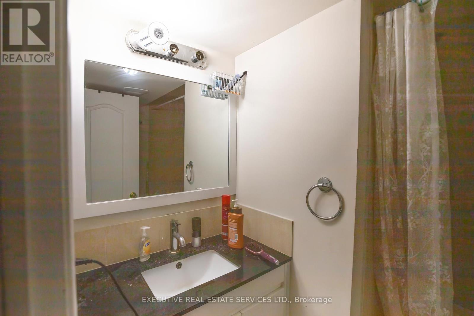 16 Sandway Drive, Brampton, Ontario  L7A 2T9 - Photo 40 - W12501342