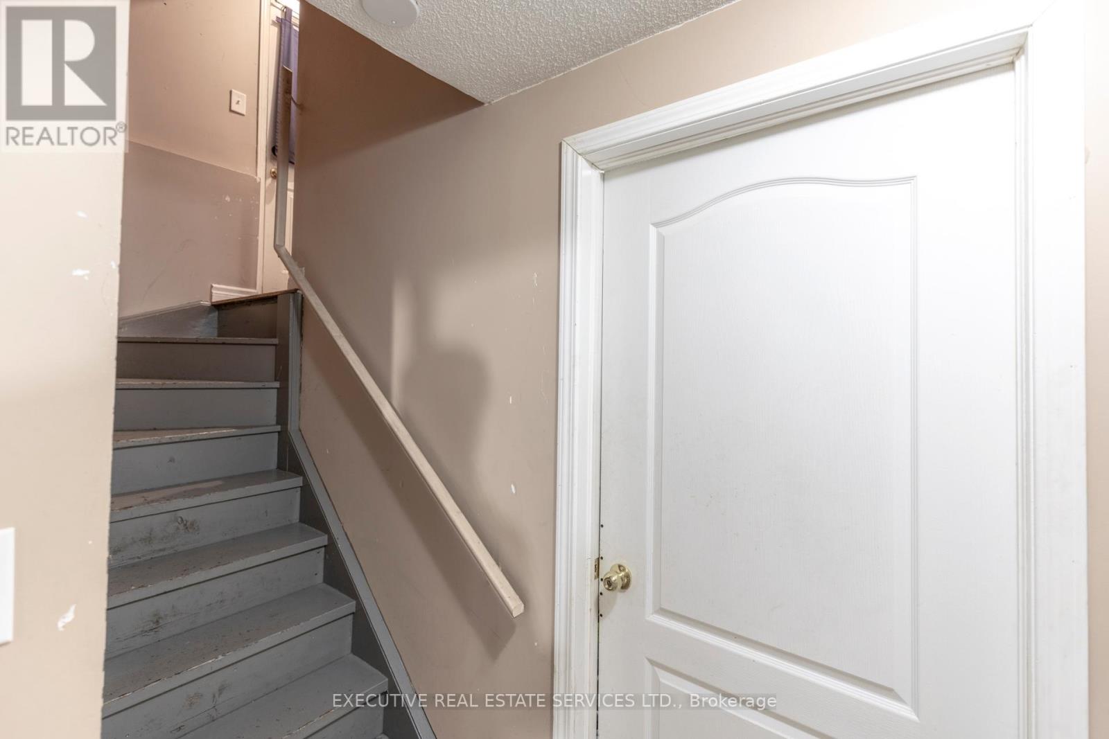 16 Sandway Drive, Brampton, Ontario  L7A 2T9 - Photo 34 - W12501342