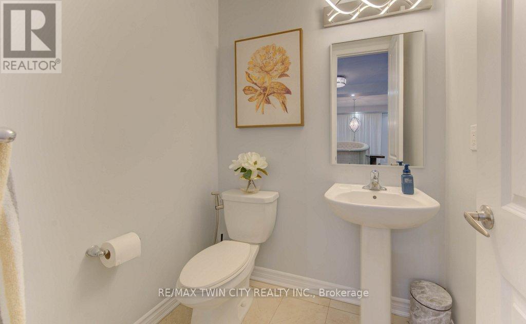 231 Grovehill Crescent, Kitchener, Ontario  N2R 0K8 - Photo 17 - X12444061