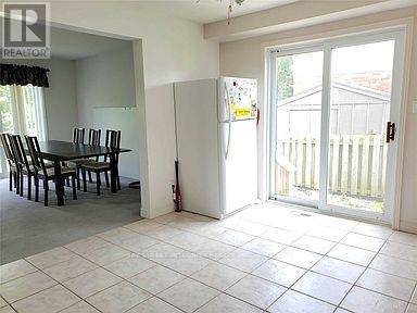 64 Karen Walk, Waterloo, Ontario  N2L 6K7 - Photo 5 - X12513134