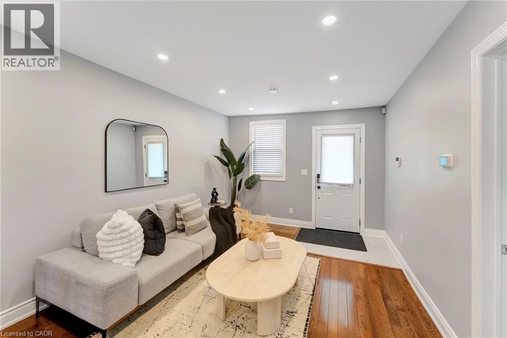 746 ROXBOROUGH Avenue, Hamilton, Ontario