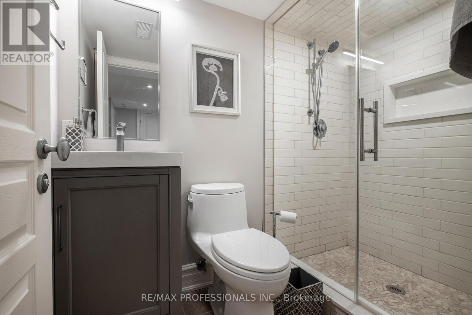 80 Kingsway Crescent, Toronto, Ontario  M8X 2R6 - Photo 41 - W12516712