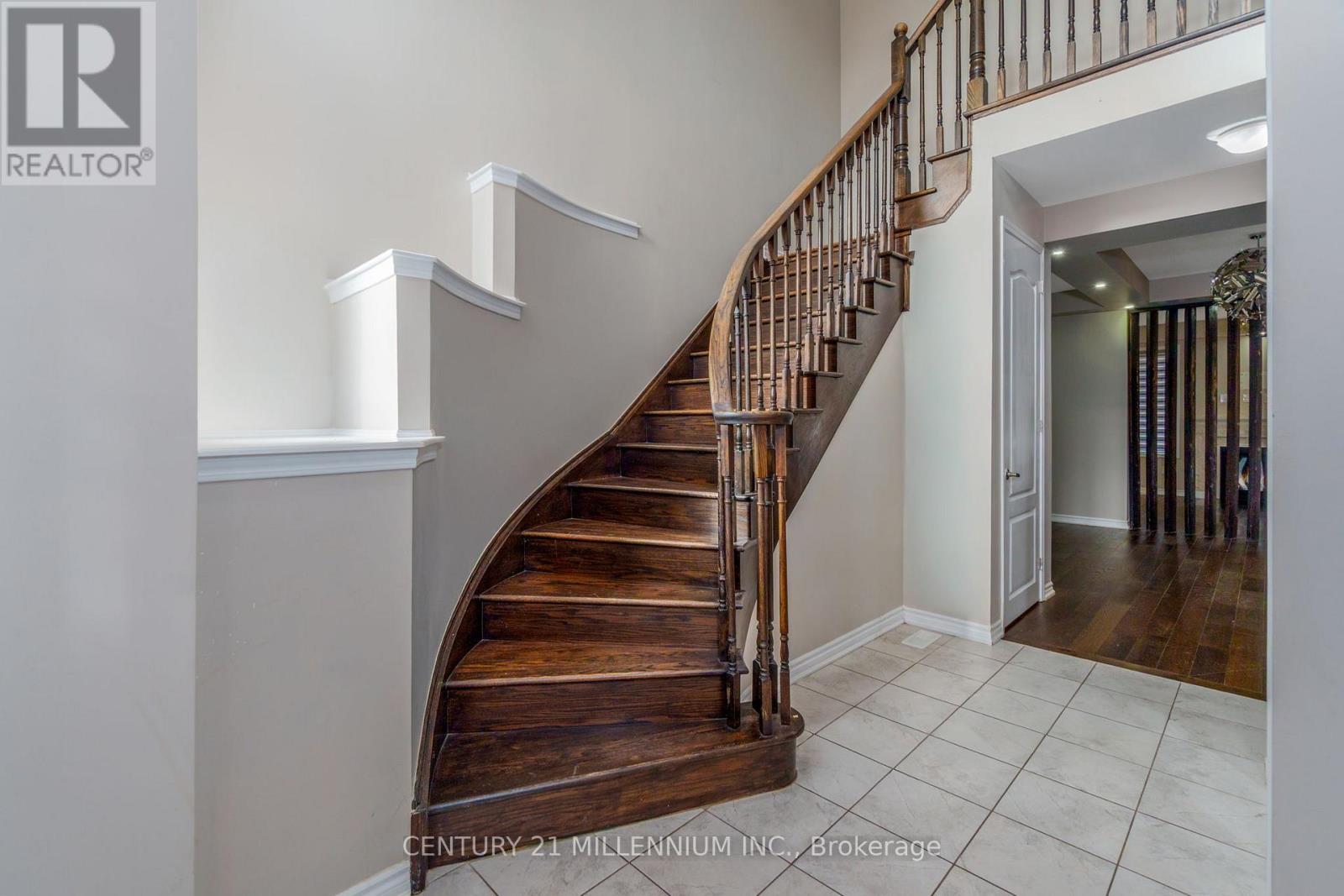 73 Mincing Trail, Brampton, Ontario  L7A 4S9 - Photo 4 - W12516760