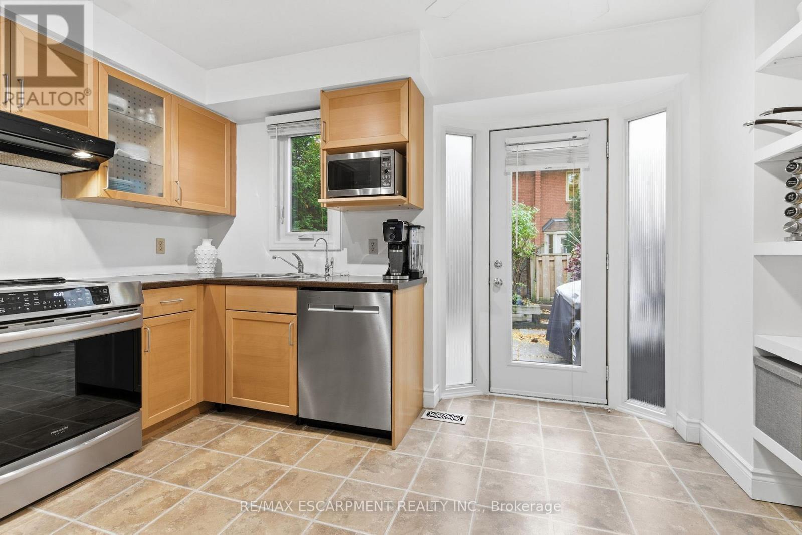 201 - 895 Maple Avenue, Burlington, Ontario  L7S 2H7 - Photo 8 - W12516788