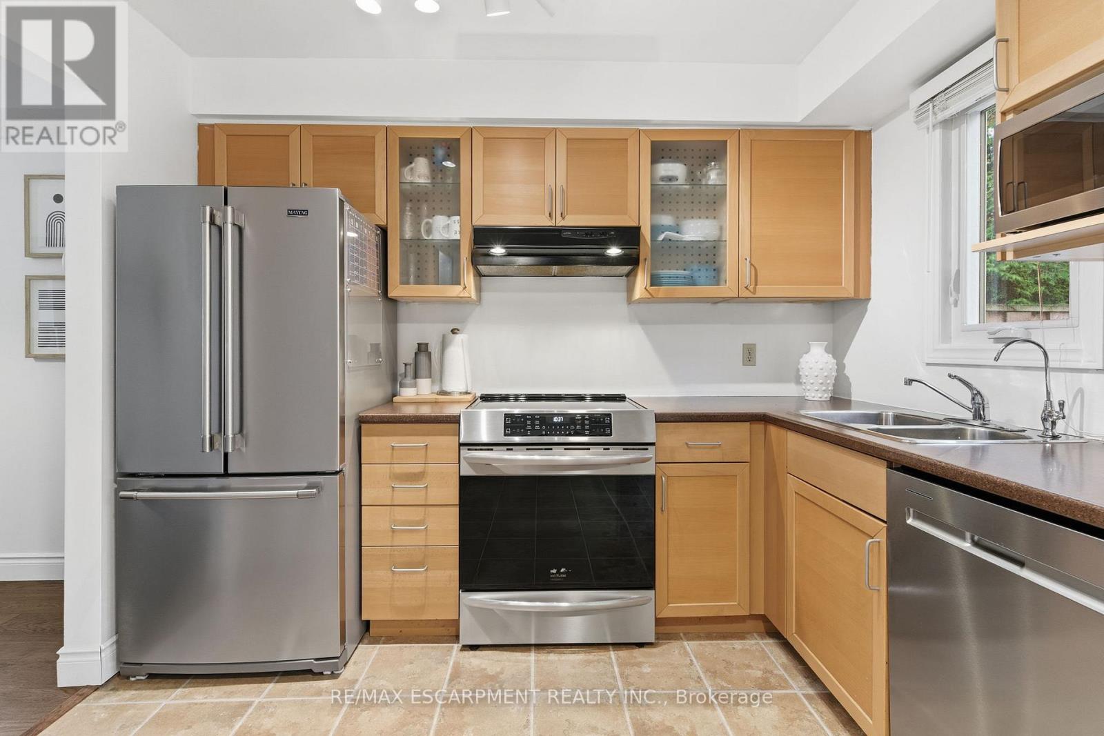 201 - 895 Maple Avenue, Burlington, Ontario  L7S 2H7 - Photo 9 - W12516788