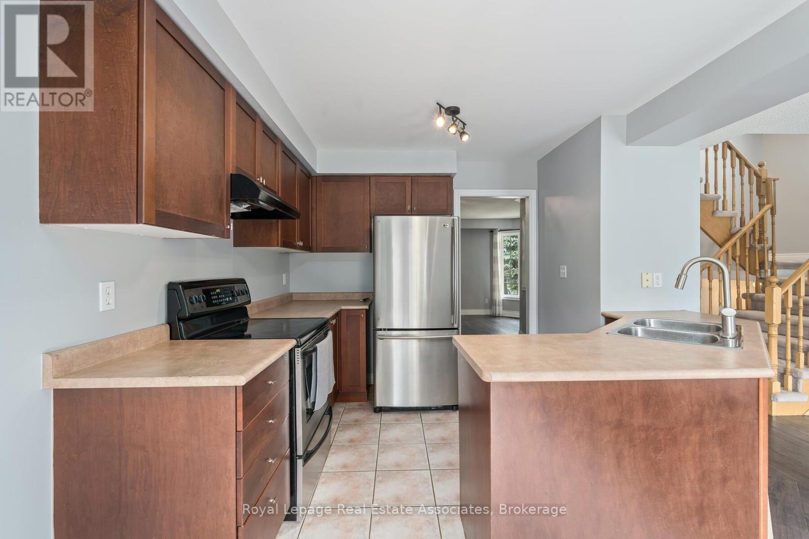 149 Mowat Crescent, Halton Hills, Ontario  L7G 6A8 - Photo 12 - W12516814