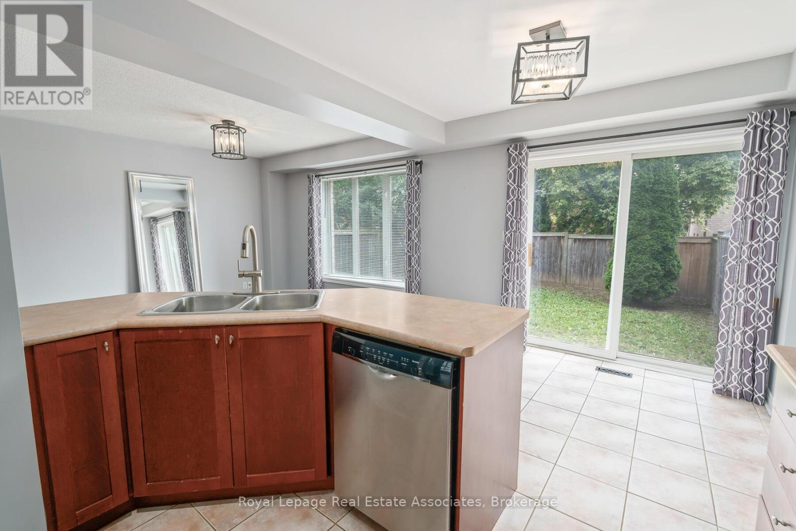 149 Mowat Crescent, Halton Hills, Ontario  L7G 6A8 - Photo 13 - W12516814