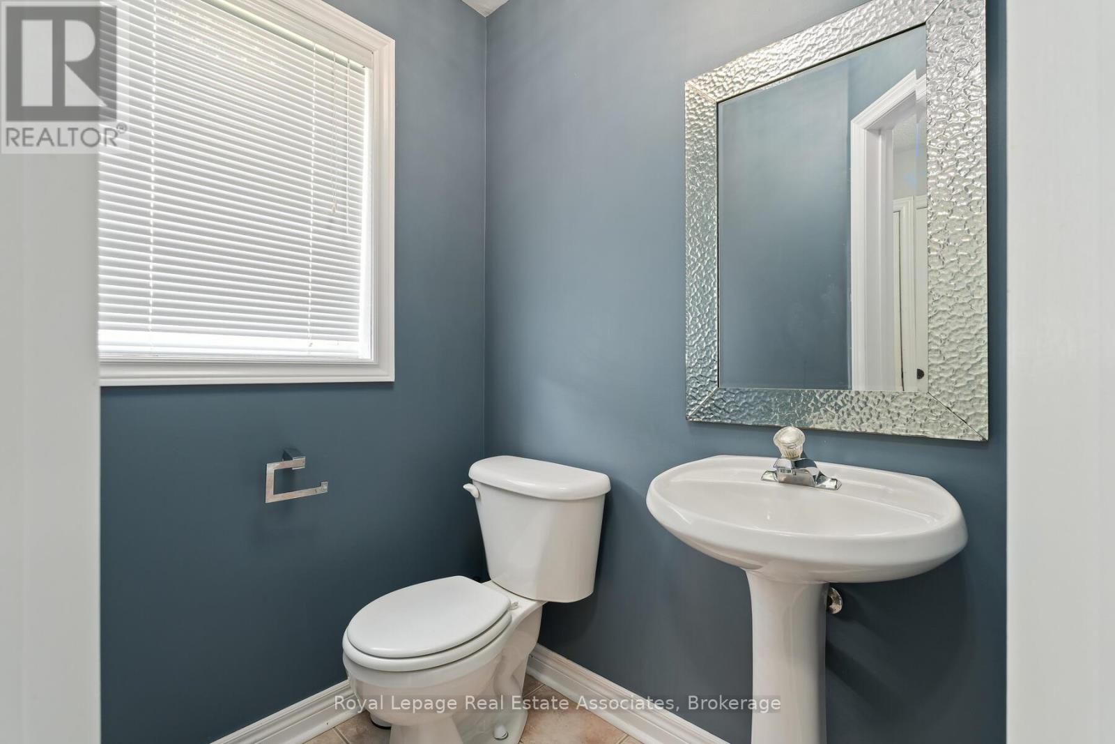 149 Mowat Crescent, Halton Hills, Ontario  L7G 6A8 - Photo 16 - W12516814