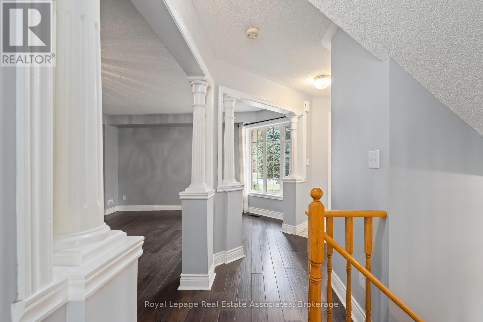 149 Mowat Crescent, Halton Hills, Ontario  L7G 6A8 - Photo 4 - W12516814