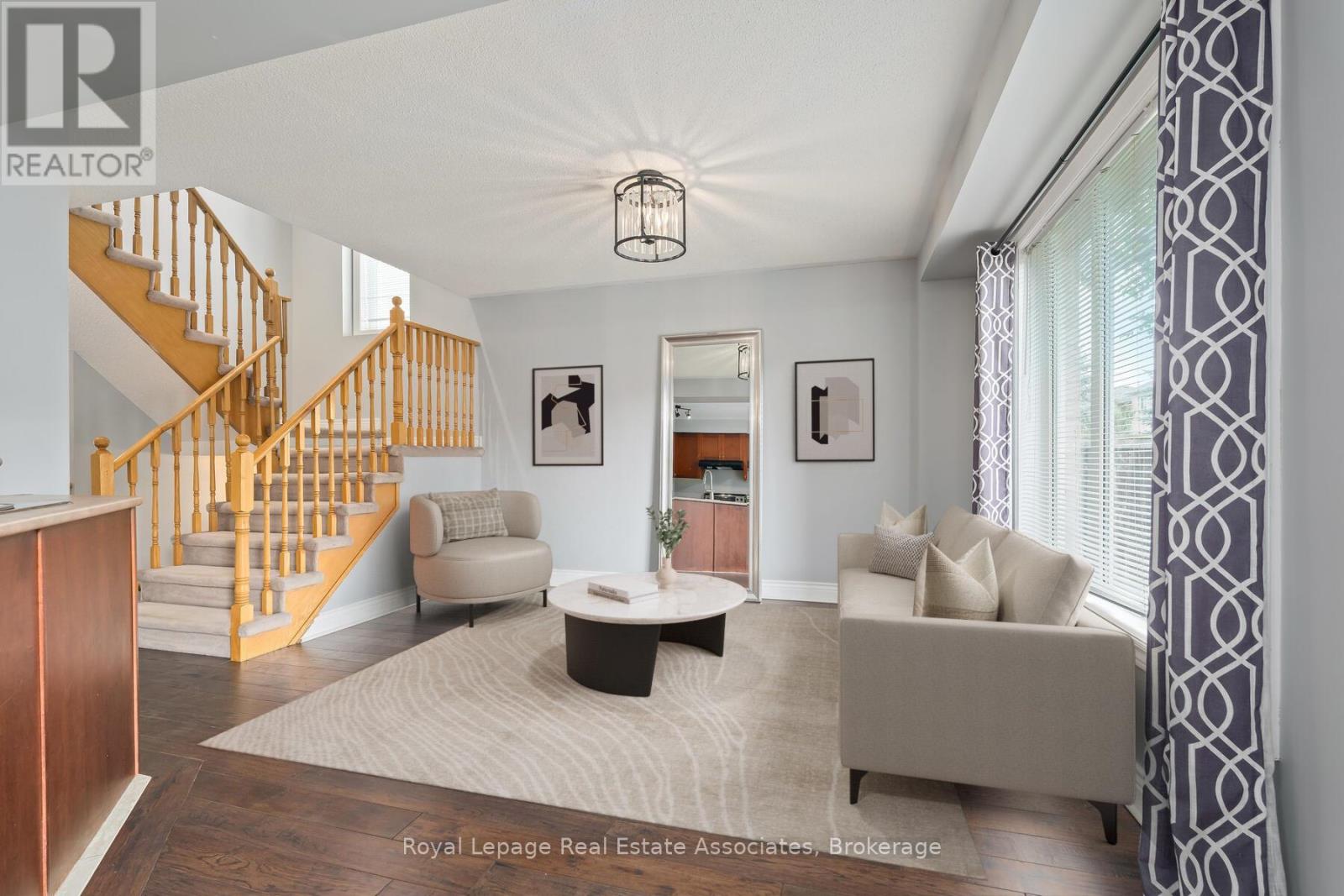 149 Mowat Crescent, Halton Hills, Ontario  L7G 6A8 - Photo 8 - W12516814