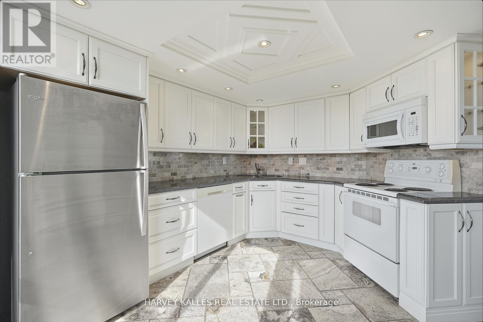 812 - 20 Cherrytree Drive, Brampton, Ontario  L6Y 3V1 - Photo 13 - W12516834