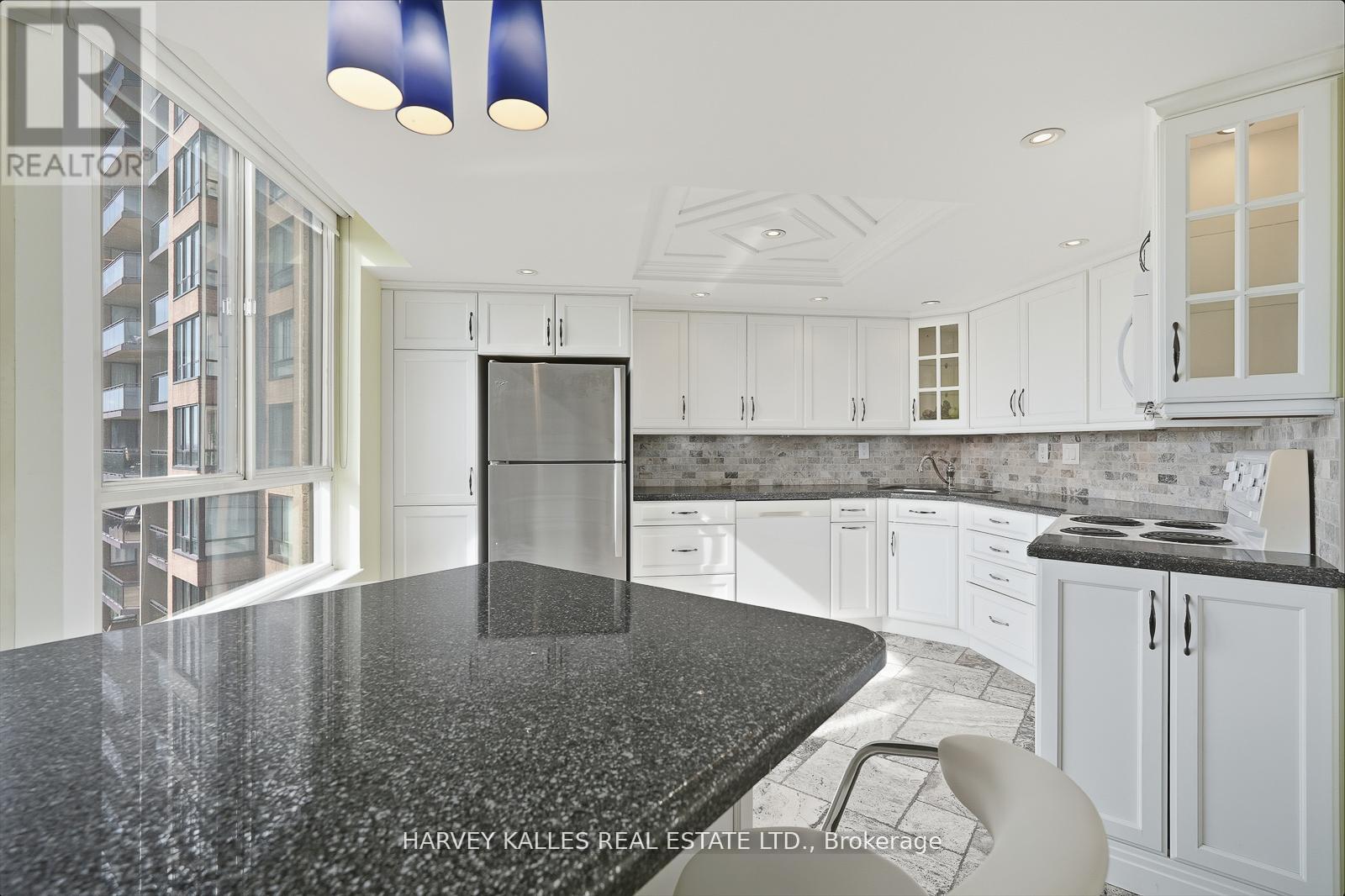 812 - 20 Cherrytree Drive, Brampton, Ontario  L6Y 3V1 - Photo 16 - W12516834