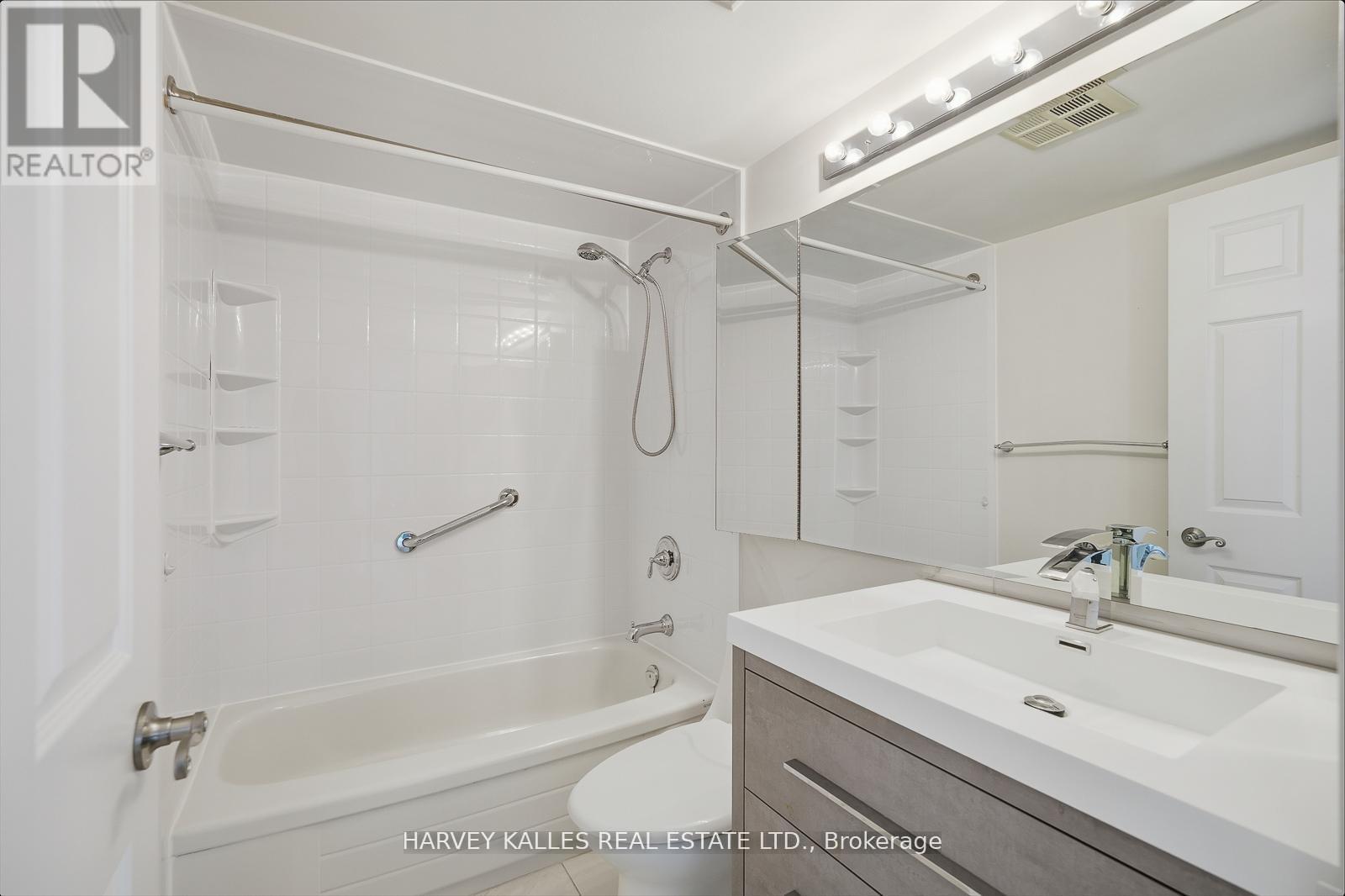 812 - 20 Cherrytree Drive, Brampton, Ontario  L6Y 3V1 - Photo 27 - W12516834