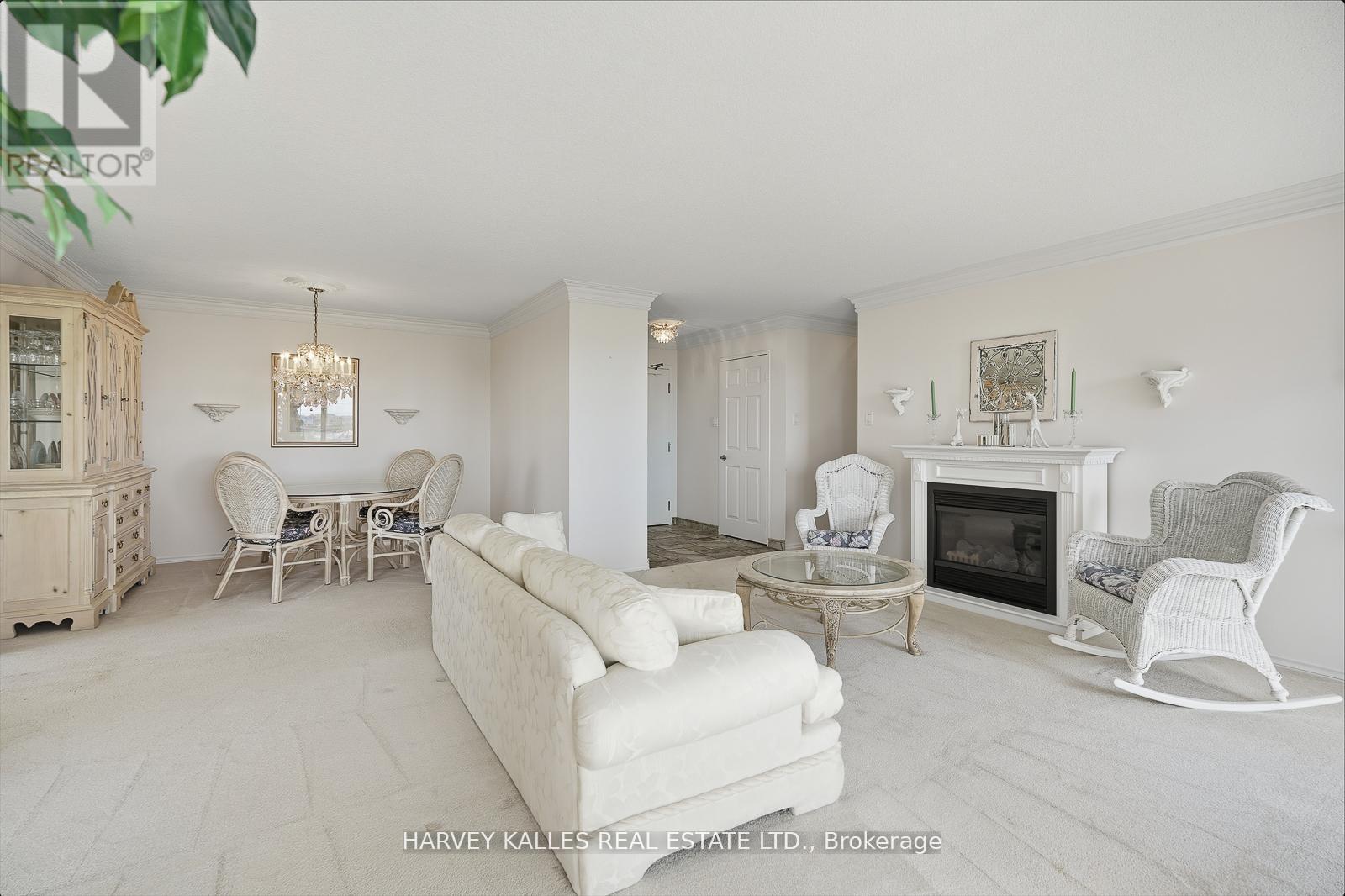 812 - 20 Cherrytree Drive, Brampton, Ontario  L6Y 3V1 - Photo 4 - W12516834