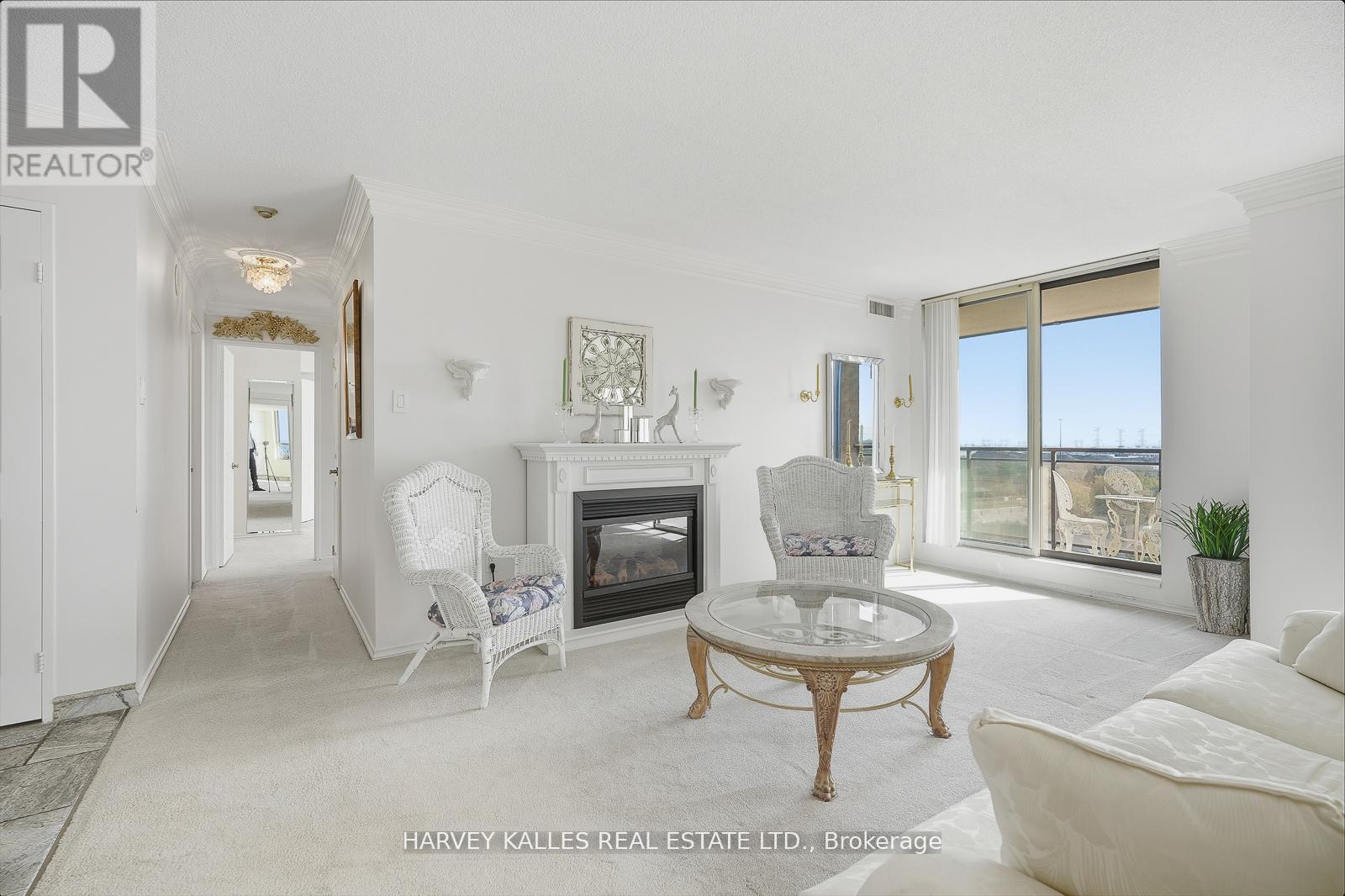 812 - 20 Cherrytree Drive, Brampton, Ontario  L6Y 3V1 - Photo 5 - W12516834