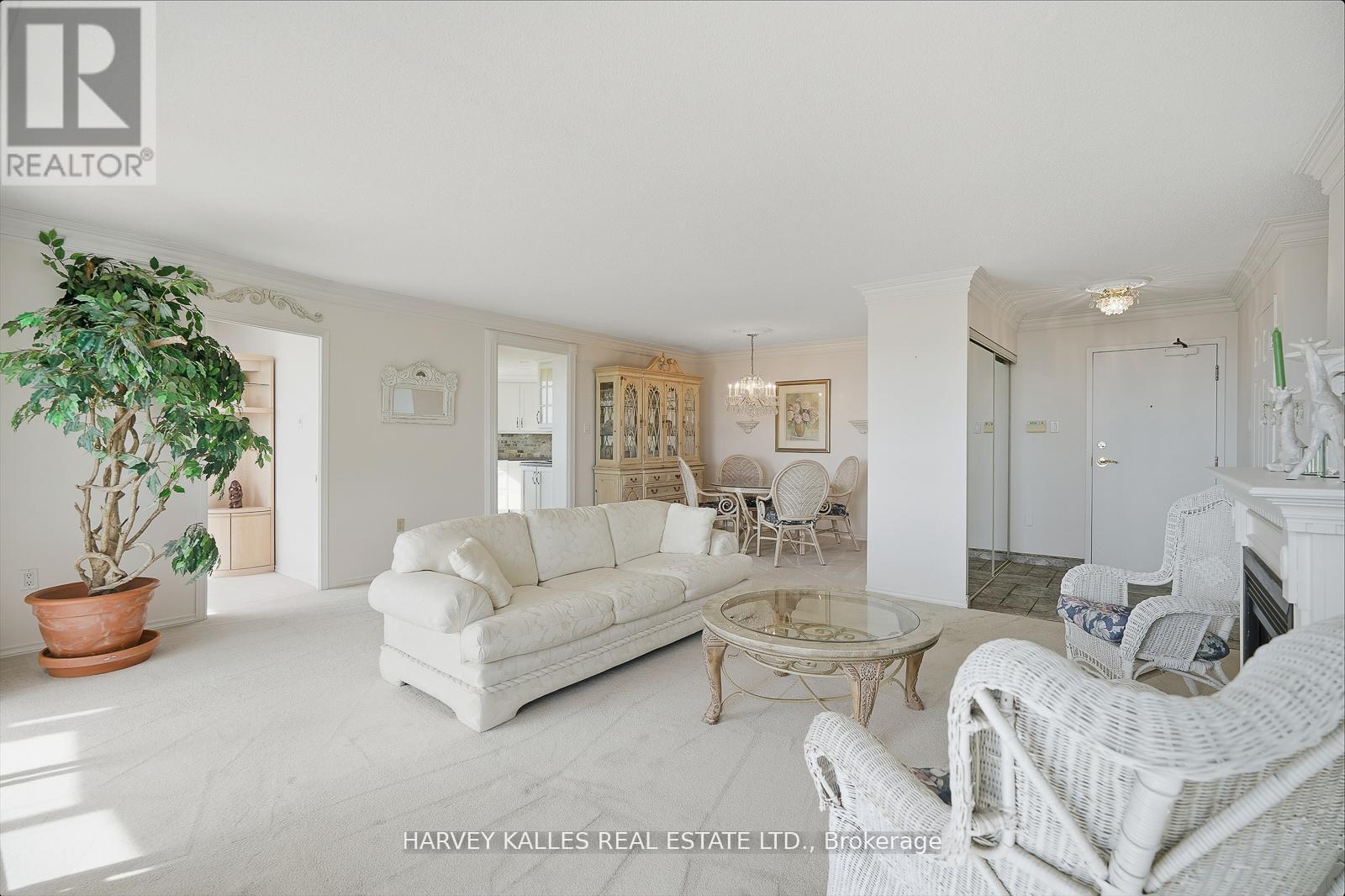 812 - 20 Cherrytree Drive, Brampton, Ontario  L6Y 3V1 - Photo 6 - W12516834