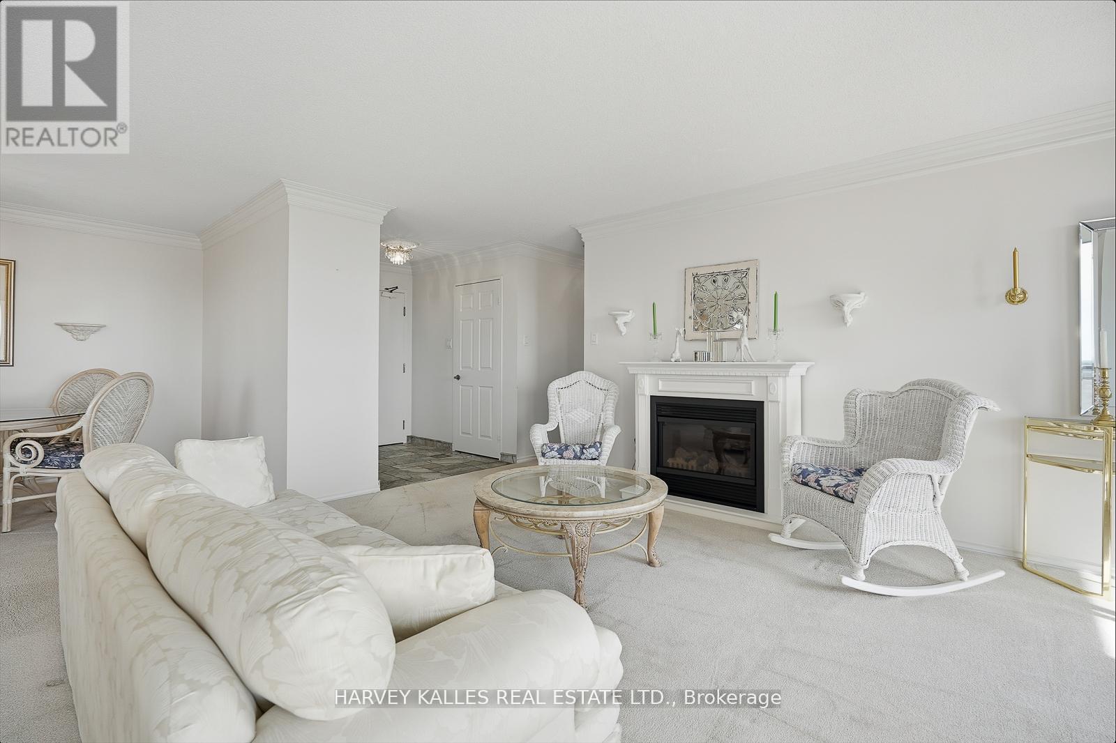 812 - 20 Cherrytree Drive, Brampton, Ontario  L6Y 3V1 - Photo 7 - W12516834