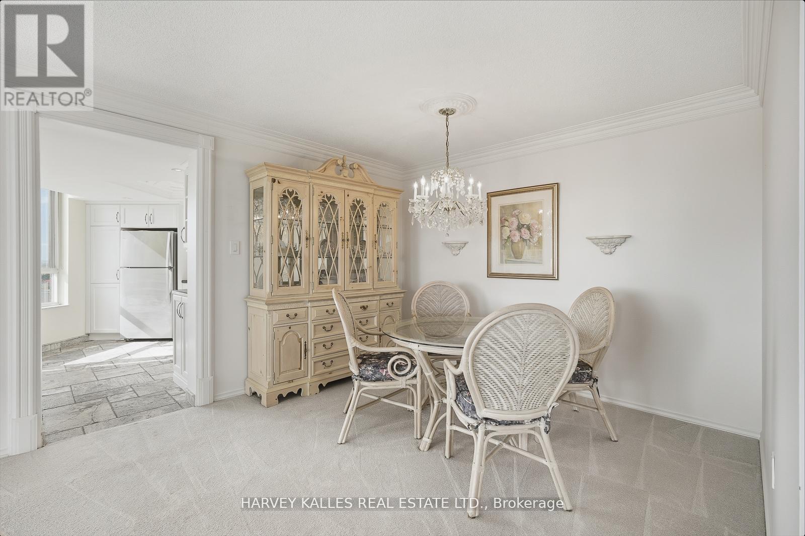 812 - 20 Cherrytree Drive, Brampton, Ontario  L6Y 3V1 - Photo 8 - W12516834