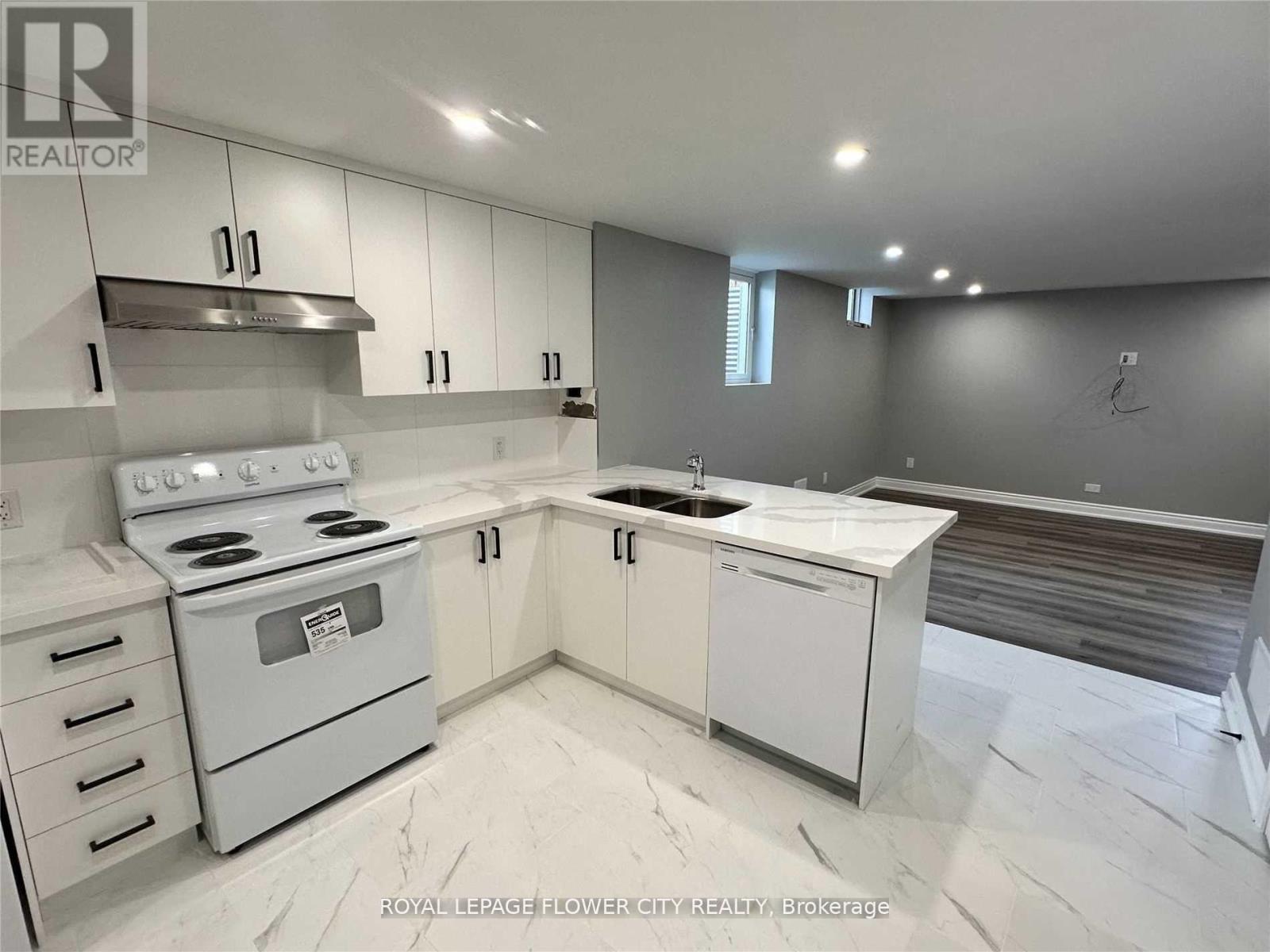 41 Paisley Green Avenue, Caledon (Caledon East), Ontario  L7C 3R9 - Photo 11 - W12516878