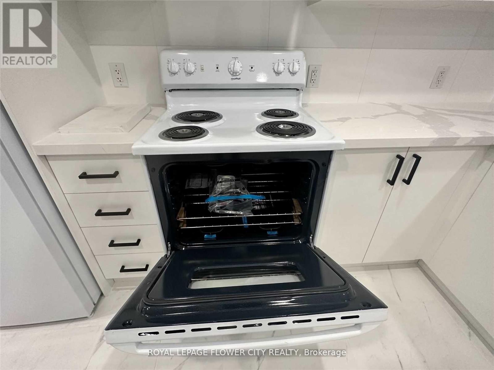 41 Paisley Green Avenue, Caledon (Caledon East), Ontario  L7C 3R9 - Photo 22 - W12516878