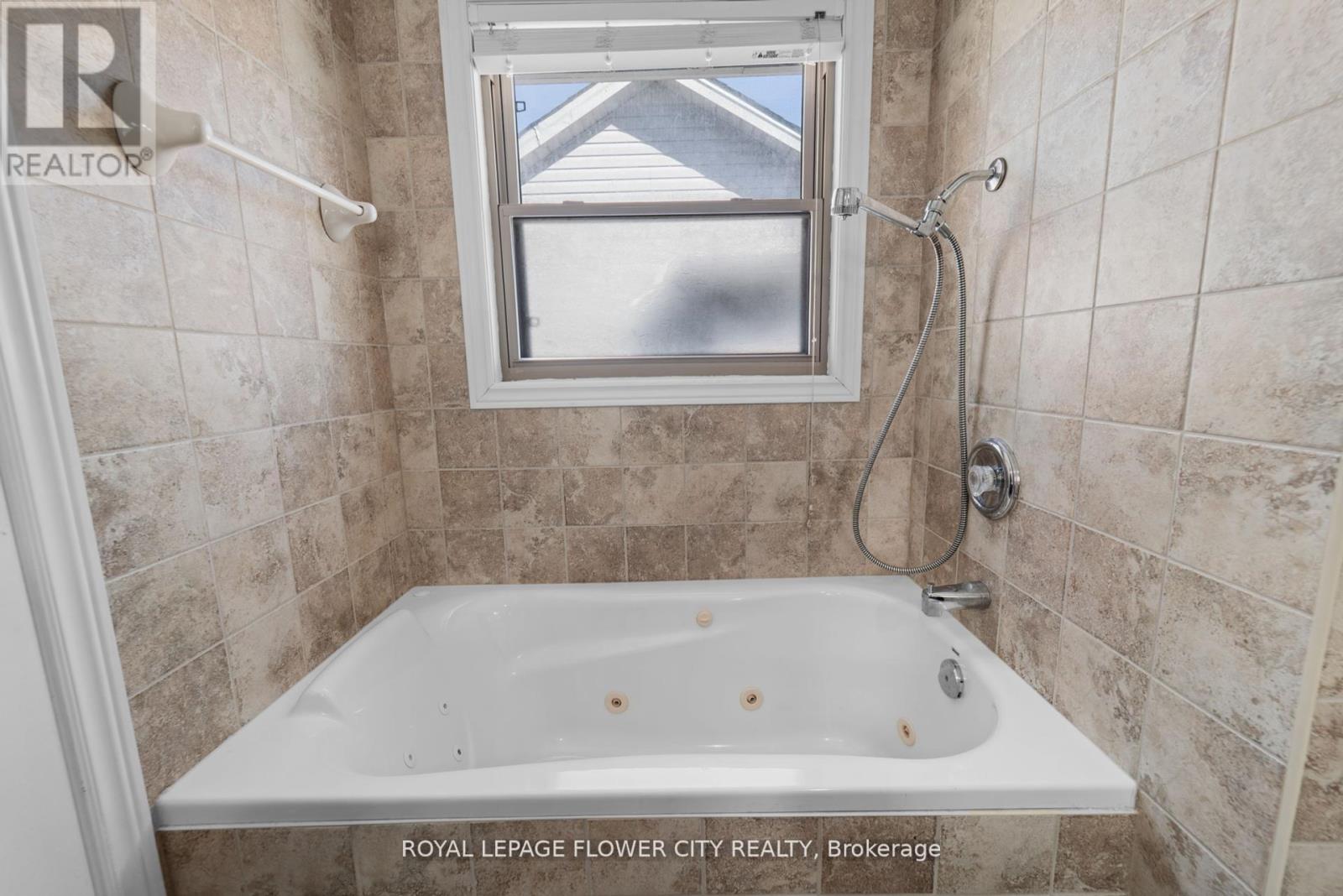 41 Paisley Green Avenue, Caledon, Ontario  L7C 3R9 - Photo 30 - W12516878