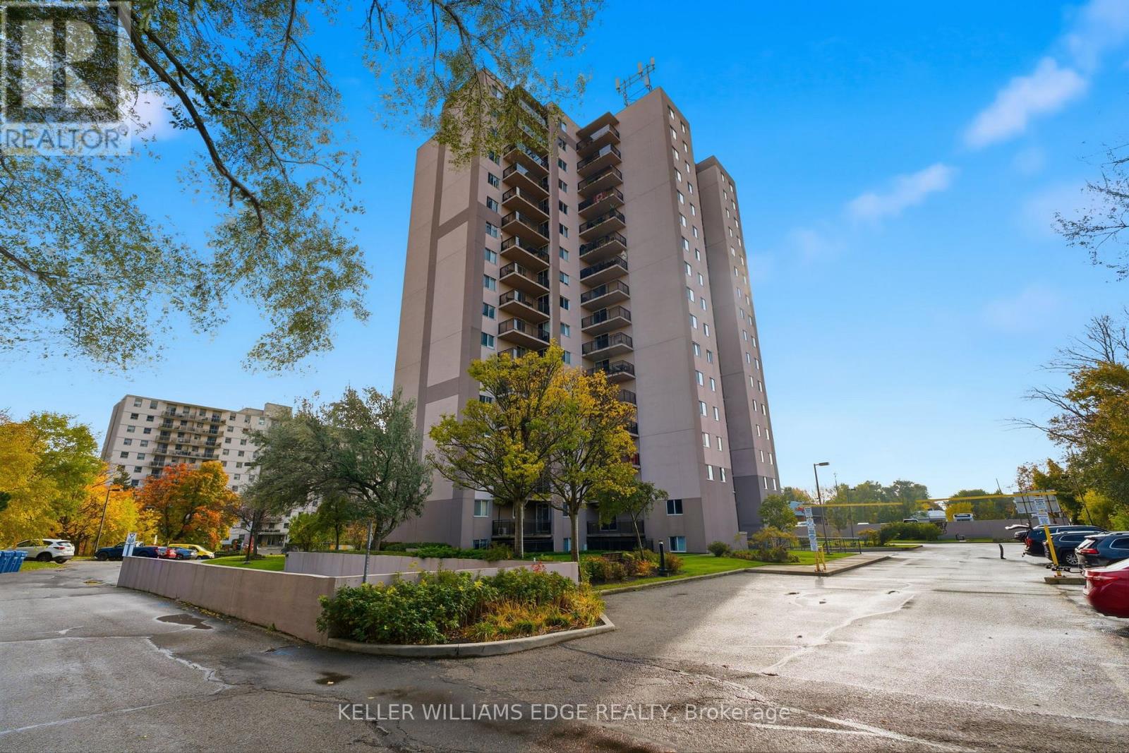 101 - 975 Warwick Court, Burlington, Ontario  L7T 3Z7 - Photo 2 - W12516882