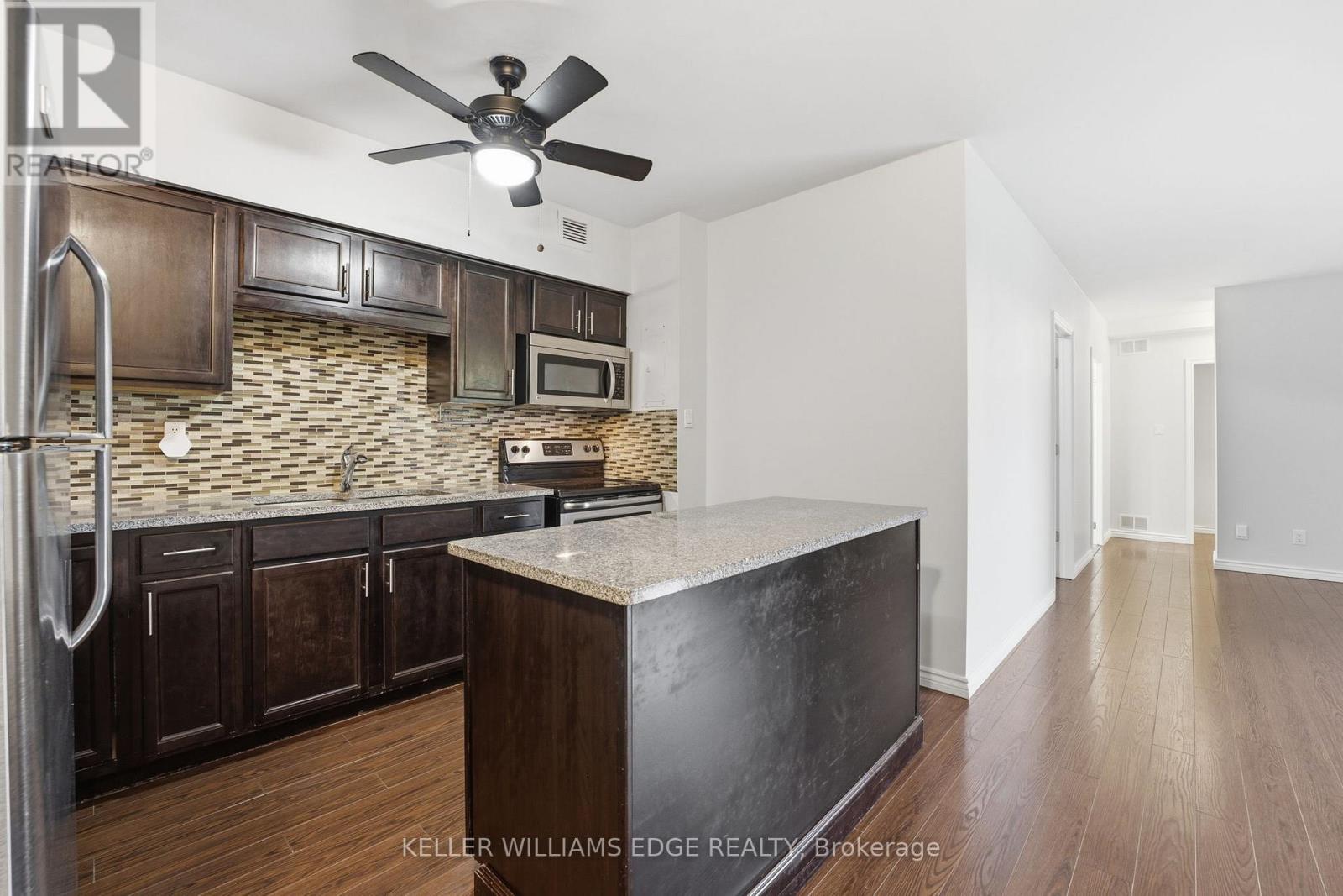 101 - 975 Warwick Court, Burlington, Ontario  L7T 3Z7 - Photo 4 - W12516882