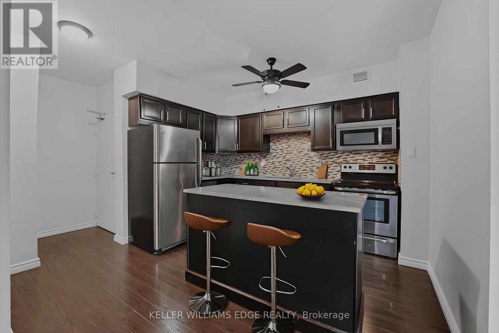 101 - 975 Warwick Court, Burlington, Ontario  L7T 3Z7 - Photo 5 - W12516882