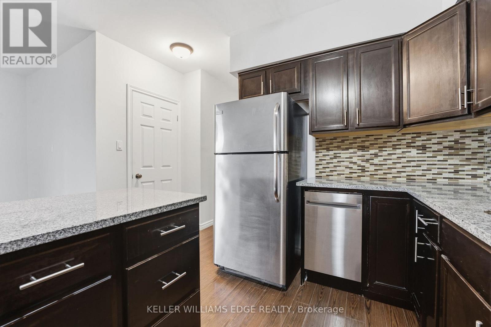 101 - 975 Warwick Court, Burlington, Ontario  L7T 3Z7 - Photo 7 - W12516882