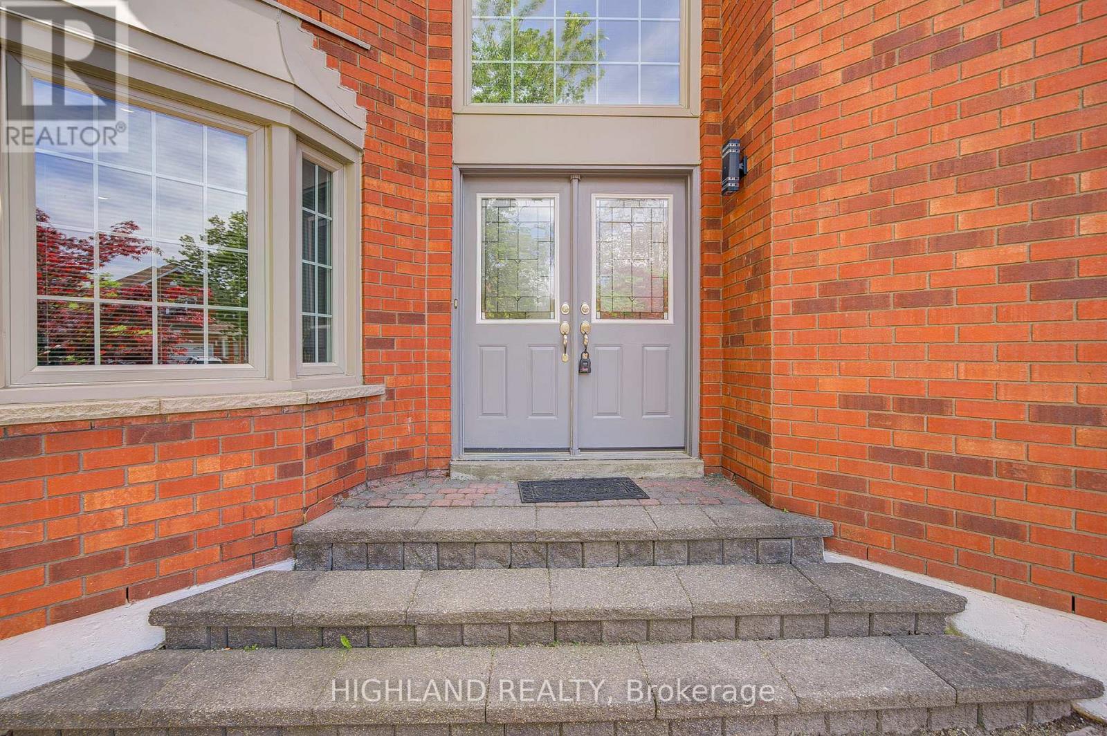 4781 Crystal Rose Drive, Mississauga, Ontario  L5V 1G9 - Photo 3 - W12516918