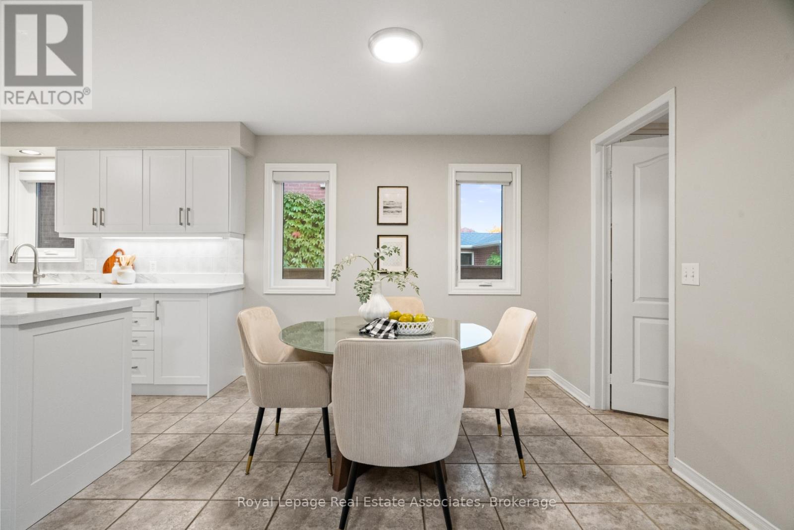 62 Pike Road, Oakville, Ontario  L6H 6C3 - Photo 10 - W12516922