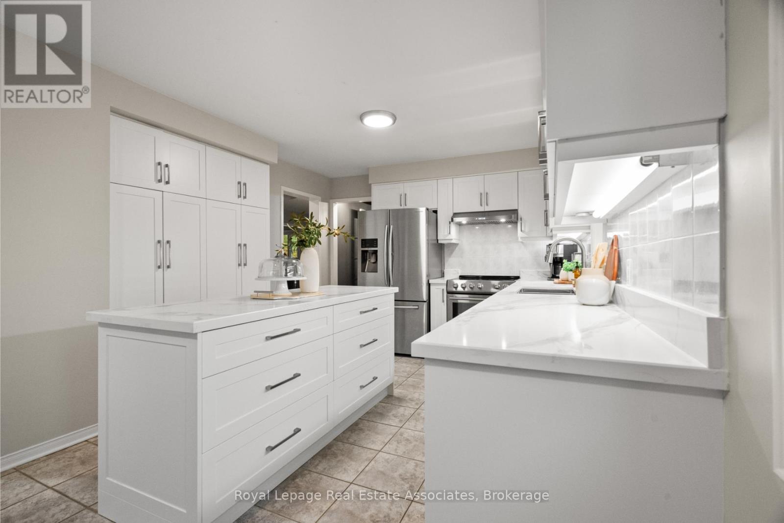 62 Pike Road, Oakville, Ontario  L6H 6C3 - Photo 13 - W12516922