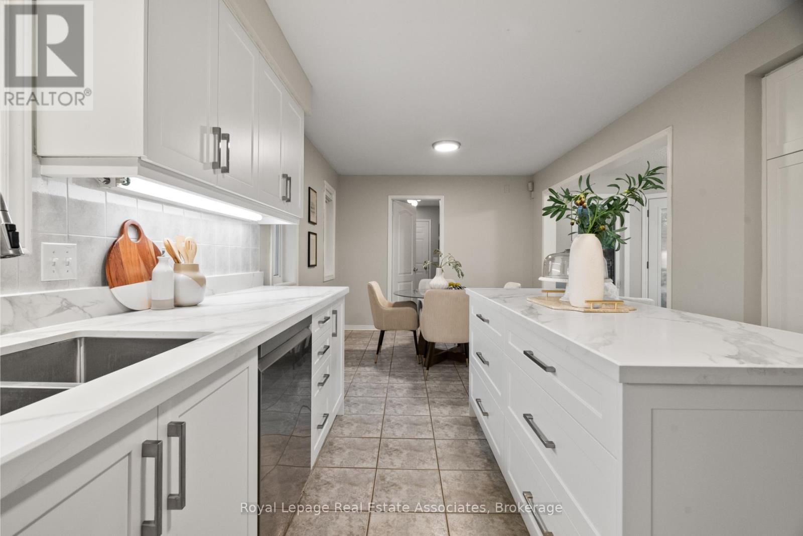 62 Pike Road, Oakville, Ontario  L6H 6C3 - Photo 14 - W12516922