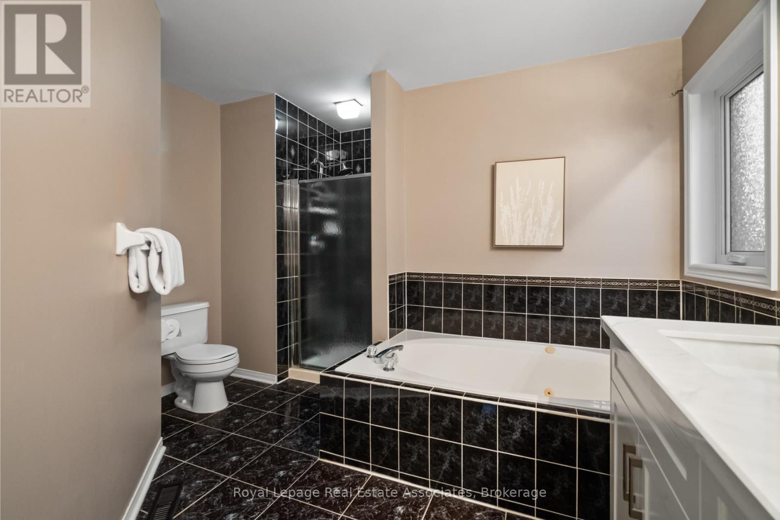 62 Pike Road, Oakville, Ontario  L6H 6C3 - Photo 19 - W12516922