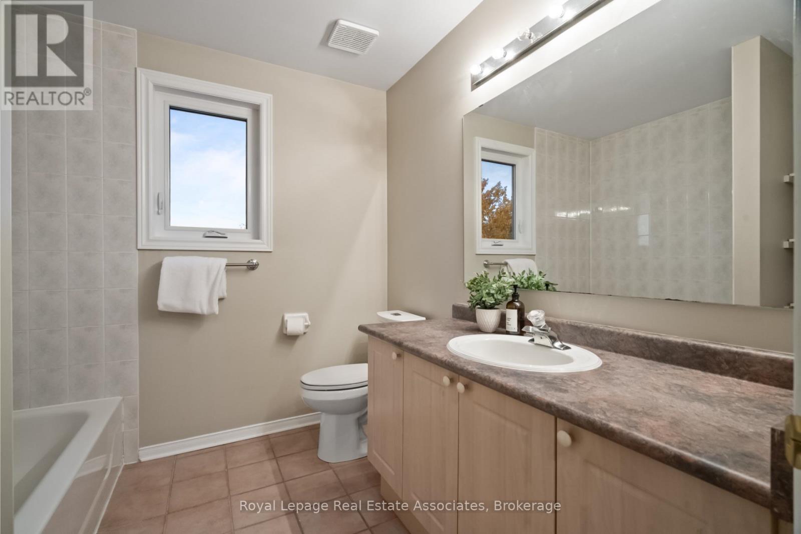 62 Pike Road, Oakville, Ontario  L6H 6C3 - Photo 28 - W12516922