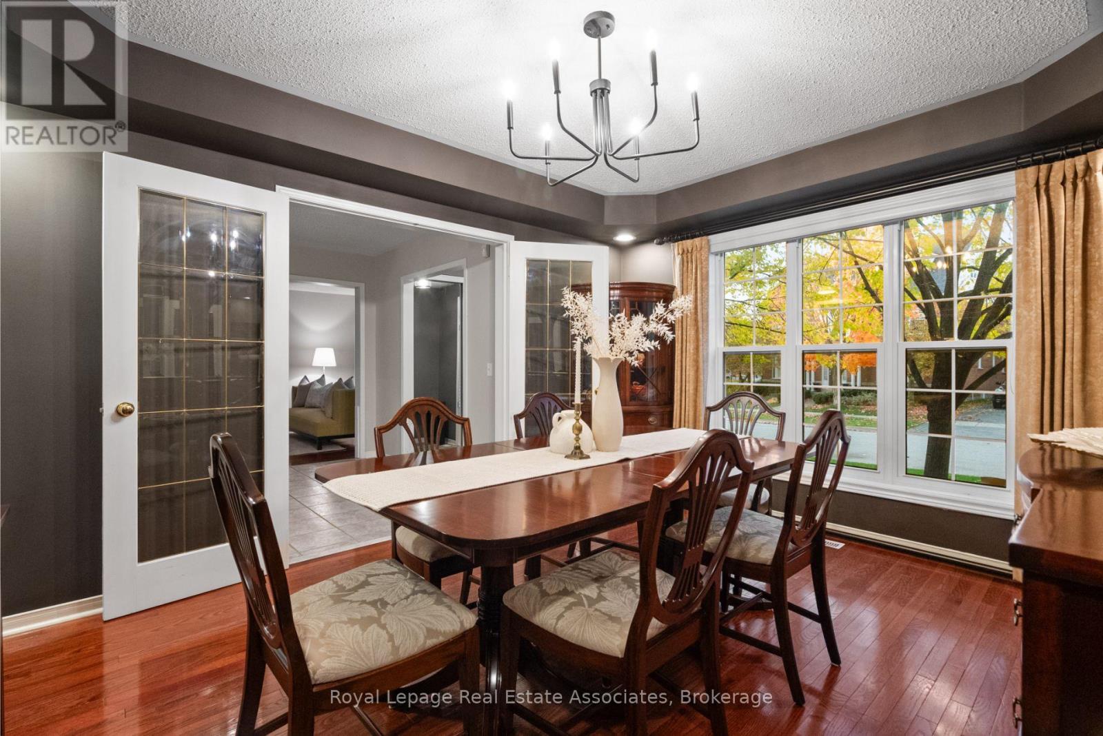 62 Pike Road, Oakville, Ontario  L6H 6C3 - Photo 3 - W12516922