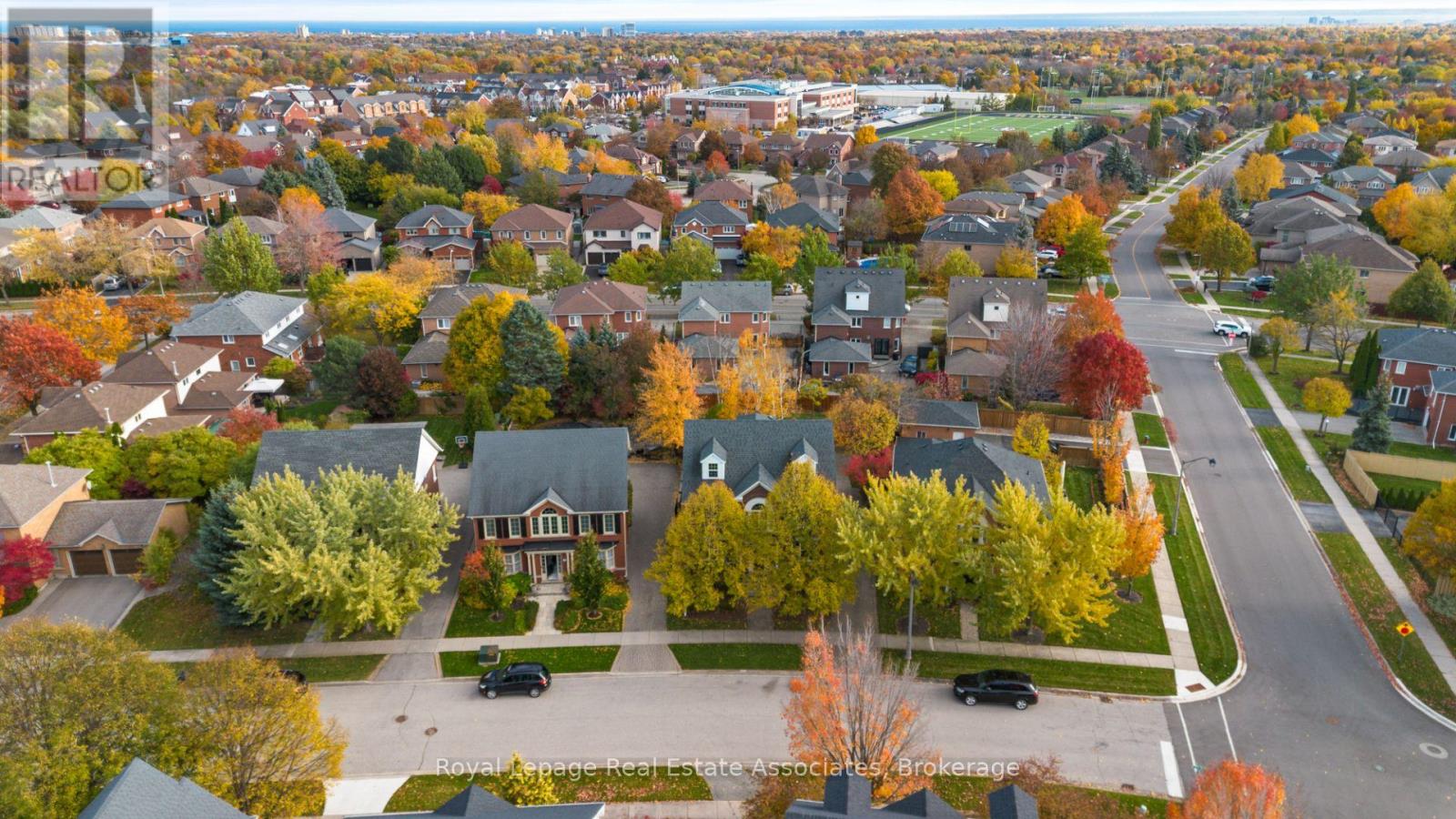 62 Pike Road, Oakville, Ontario  L6H 6C3 - Photo 40 - W12516922