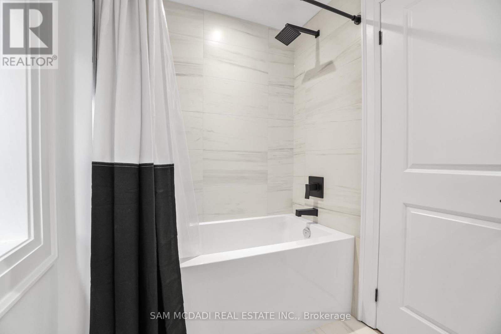 24 - 10 Lunar Crescent, Mississauga, Ontario  L5M 2P6 - Photo 18 - W12516932