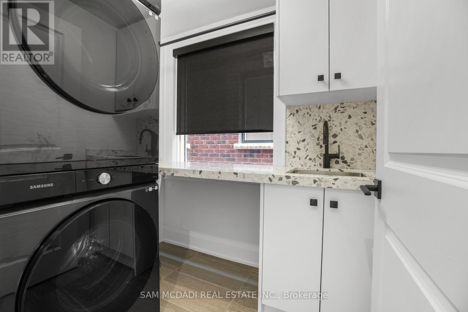 24 - 10 Lunar Crescent, Mississauga, Ontario  L5M 2P6 - Photo 19 - W12516932